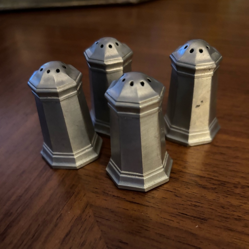 Gotham pewter individual salt/pepper shakers (4)